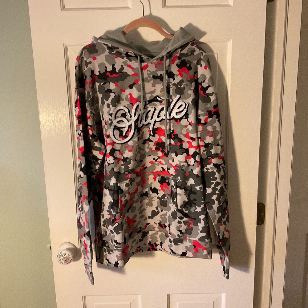 MEN’S STAPLE PIGEON HOODIE